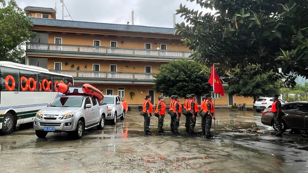 溫暖且堅定，致敬暴雨中的“守護(hù)”色！